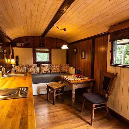 דירה Tiny-house In Paradise - Maringotka V Raji טורנוב